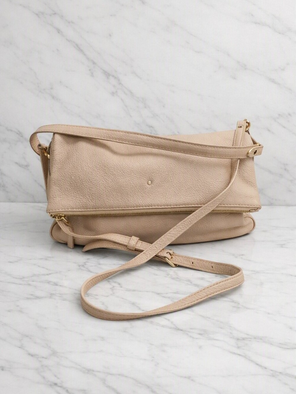 KATE SPADE FOLD OVER PEBBLED LEATHER CROSSBODY HAND BAG